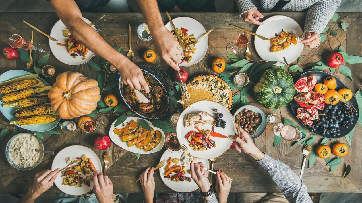 7-Tips-to-Host-a-Thanksgiving-Dinner-Safely